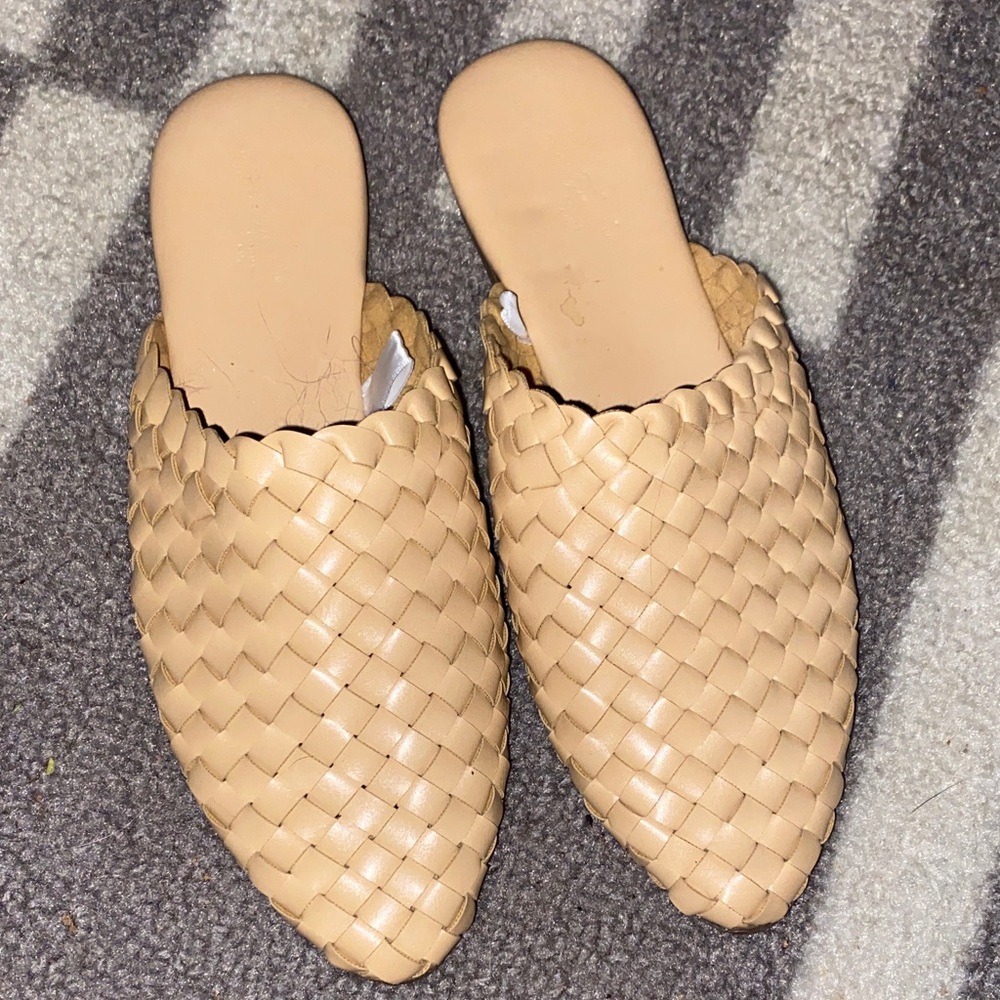 Universal Thread Beige Woven Mules